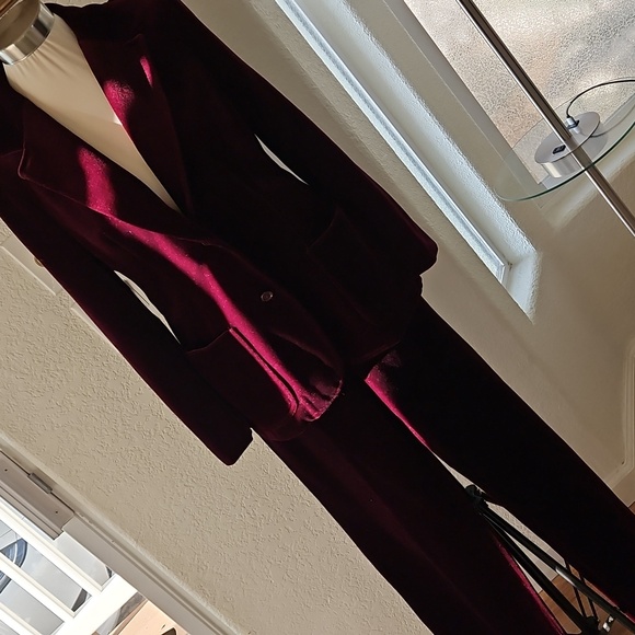ACT 111 Burgundy Velvet 3 pieces Suit Set. Gorgeous 🥰 - Picture 1 of 17